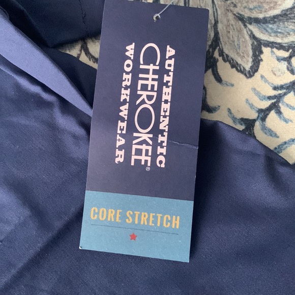 NWT Cherokee Modern Classic Scrub Top-XL - Picture 4 of 6